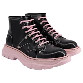 Alexander Mcqueen-Alexander Mcqueen Tread Lace Up Boots in Pink/Black Calfskin Leather-Black