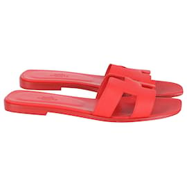 Hermès-Hermes Oran Slip-On Flat Sandals in Red Leather-Red