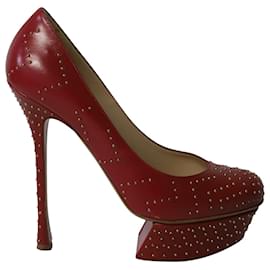 Nicholas Kirkwood-Zapatos de tacón alto con plataforma y tachuelas en cuero rojo de Nicholas Kirkwood-Roja