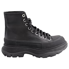 Alexander Mcqueen-Alexander Mcqueen Tread Slick Boots in Graffiti Black Leather-Black