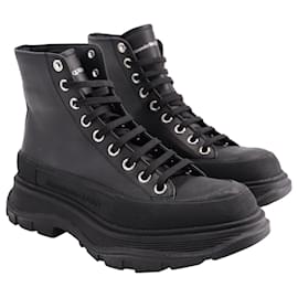 Alexander Mcqueen-Alexander Mcqueen Tread Slick Boots in Graffiti Black Leather-Black
