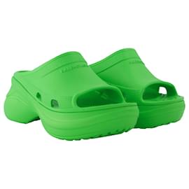 Balenciaga-Pool Crocs Slide Rub in verde-Verde