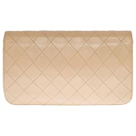 Chanel-Lovely Chanel Classique full flap bag in beige quilted lambskin, garniture en métal doré-Beige