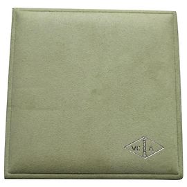 Van Cleef & Arpels van cleef and arpels box for earrings Light green