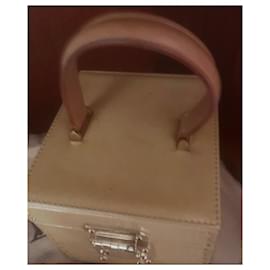 Louis Vuitton-Louis Vuitton Bleecker-Beige