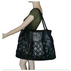 chanel maxi bag Black