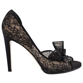 Valentino Garavani Bow Lace Peep Toe Platform Pumps in Black Polyester  Black