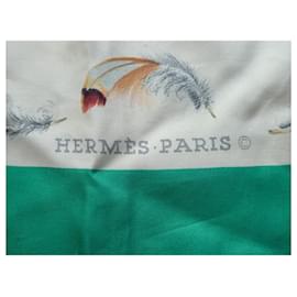 Hermès-carré hermès vintage plumes en twill de soie vert-Vert clair