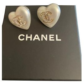 BOUCLES COEURS CHANEL NACRE STRASS Blanc cassé