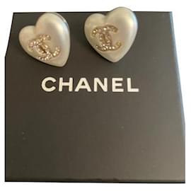 Chanel-CHANEL MOTHER-OF-PEARL STRASS HEART EARRINGS-Eggshell