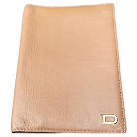 Tarjetero Delvaux colección reciente Beige Gold hardware