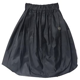 Falda a la rodilla con anagrama de Loewe en seda negra Negro