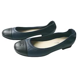 Chanel-CHANEL Two-tone navy and black leather ballet flats T38IT very good condition-Navy blue