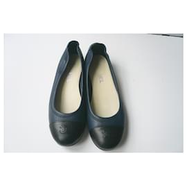 Chanel-CHANEL Two-tone navy and black leather ballet flats T38IT very good condition-Navy blue