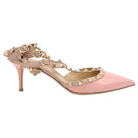 Tacones Valentino Rockstud Kitten en charol rosa Rosa