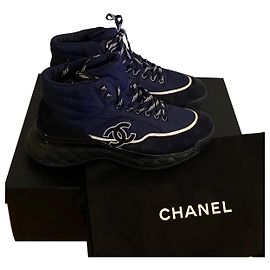 Chanel neue winterhohe Turnschuhe Dunkelblau