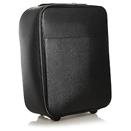 Louis Vuitton-Louis Vuitton Black Taiga Pegase -Black