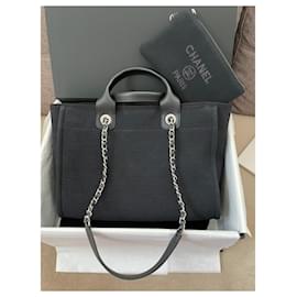 Chanel-Bolso tote pequeño Deauville Chanel nuevo tamaño pequeño nuevo-Negro