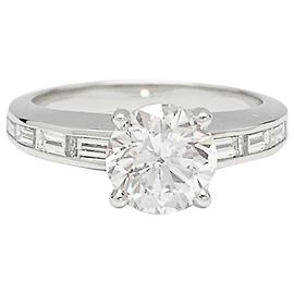 inconnue Bague solitaire accompagné de diamants baguette. Autre