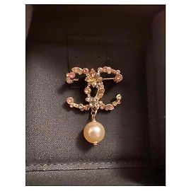 Broche Chanel CC papillon perle Multicolore