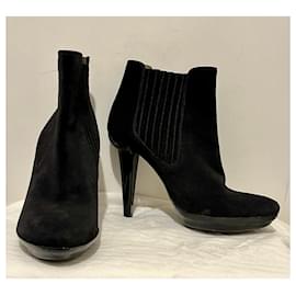 Bottega Veneta-Suede ankle boots with elasticated sides-Black