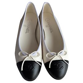 Bailarinas Chanel de piel blanca talla 38 Blanco