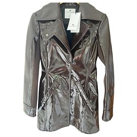 Courreges gabardina corta "Courrèges", barniz color chocolate Marrón oscuro