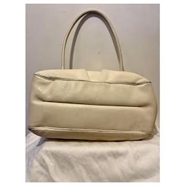Salvatore Ferragamo-Salvadore Ferragamo ivory large shoulder bag-White,Cream
