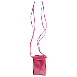 Bottega Veneta-Bottega Veneta Cassette Mini Intrecciato Umhängetasche aus rosa Lackleder-Pink