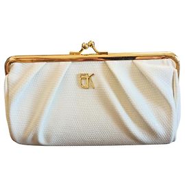 Emmanuelle Khanh Monederos, carteras, casos Blanco