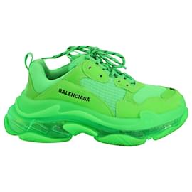 Balenciaga-Balenciaga Triple S Sneaker in Neon Green Nylon Mesh-Green