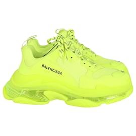 Balenciaga-Tênis Balenciaga Triple S em Malha de Nylon Amarelo Fluo-Amarelo