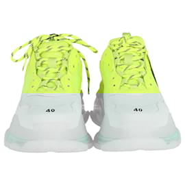 Balenciaga-Tênis Balenciaga Triple S em Malha de Nylon Amarelo Fluo-Amarelo
