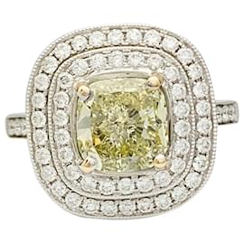 inconnue-Ring in white gold with entourage, yellow diamond center 2,01 carats.-Other