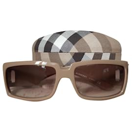 Burberry-Sunglasses-Beige