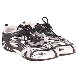 Balenciaga-Balenciaga Drive Low Top Sneakers in Black and White Leather -Multiple colors