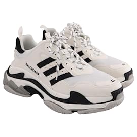 Balenciaga-Balenciaga x Adidas Triple S Sneakers in White Black Leather-White