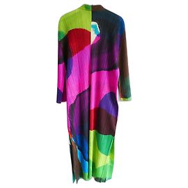 Abrigo con estampado Pleats Please Energetic Colors de Issey Miyake Multicolor