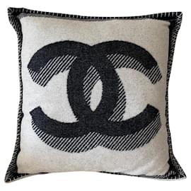 Chanel-Almofada quadrada grande de caxemira de lã preta bege preta-Multicor