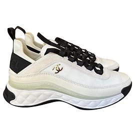 Tênis CHANEL Classic em Marfim Branco