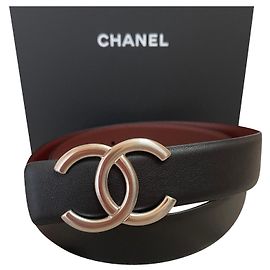 Chanel Cinto de couro reversível clássico com fivela CC Preto