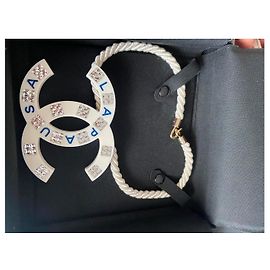 Chanel o colar de quebra Fora de branco