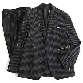 *Versace TRAVE logo x stripe pattern Honkiwa set-up/ suit jacket and pants Black