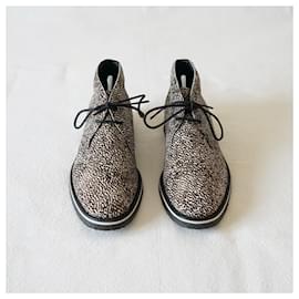 Tod's-Boots-Black,White