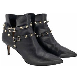 Valentino Rockstud Stiefeletten aus schwarzem Leder Schwarz