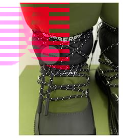 Burberry-Colour-block snow boots with logo tape-Red