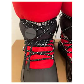 Burberry-Colour-block snow boots with logo tape-Red