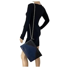 Chanel-Chanel acolchoado couro de cordeiro preto azul grande bolsa com zíper para menino adicionado corrente usado-Azul