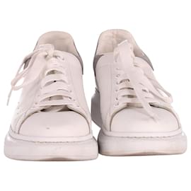 Alexander Mcqueen-Alexander Mcqueen Larry Sneakers in White Leather -White