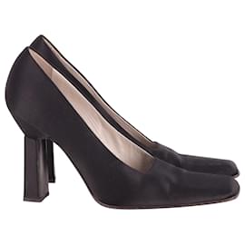 Prada-Zapatos de salón Prada con punta cuadrada en satén negro-Negro